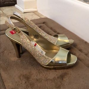 Bandolino size 8 dress shoes.